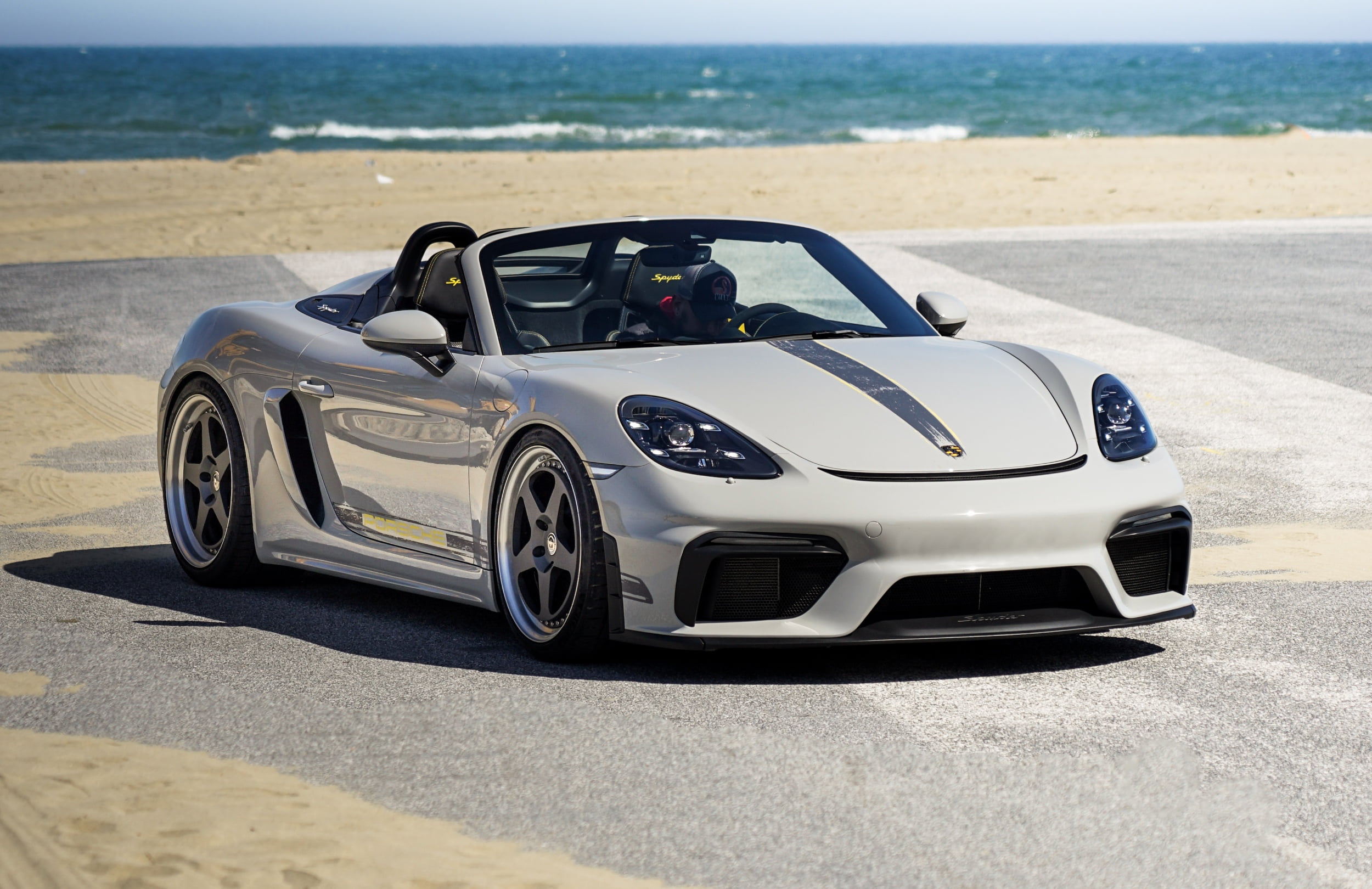 Porsche 718 Spyder fitted with HRE 305 three-piece forged wheels