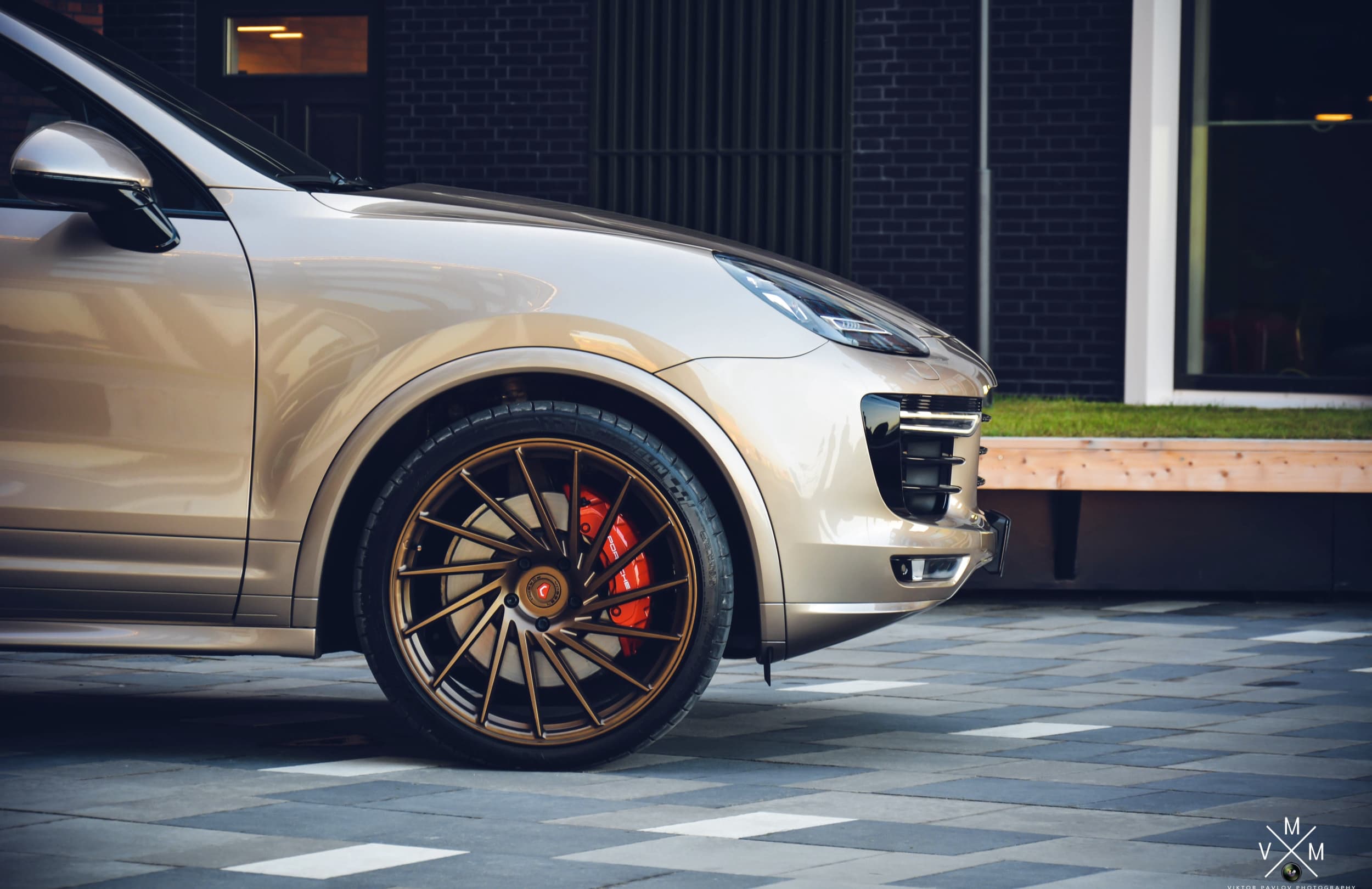 Side profile of Porsche Cayenne Turbo on custom Vossen VPS-305T forged wheels